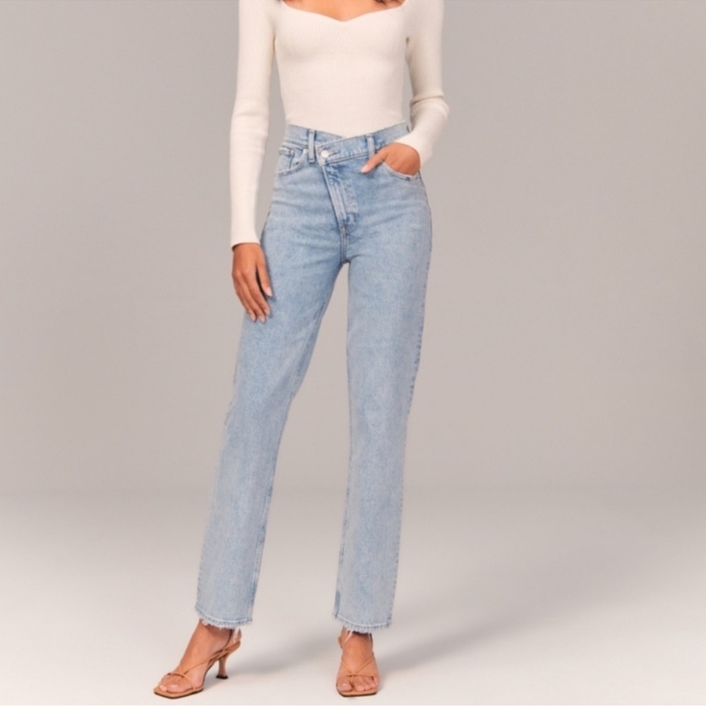 A&F 90’s straight ultra high rise criss cross jeans